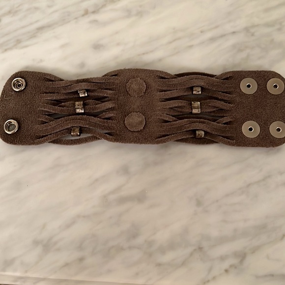 LeatherRock Suede Striped Black Onyx cuff bracelet - Picture 3 of 4